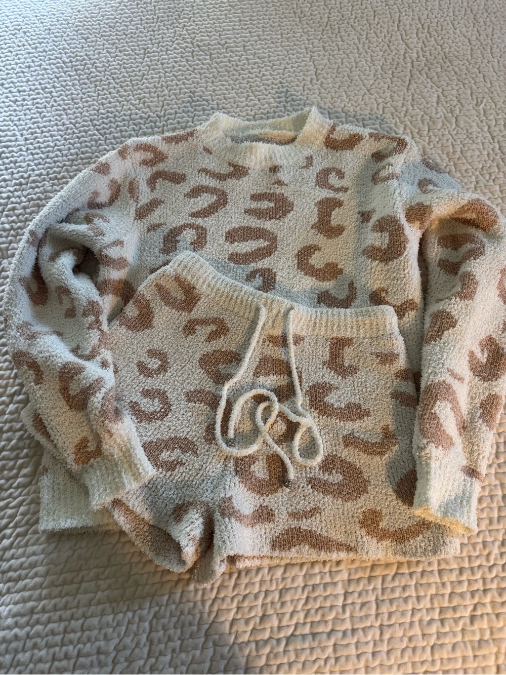 Cozy Cream & Tan Leopard Print Women's Sweater Short Set